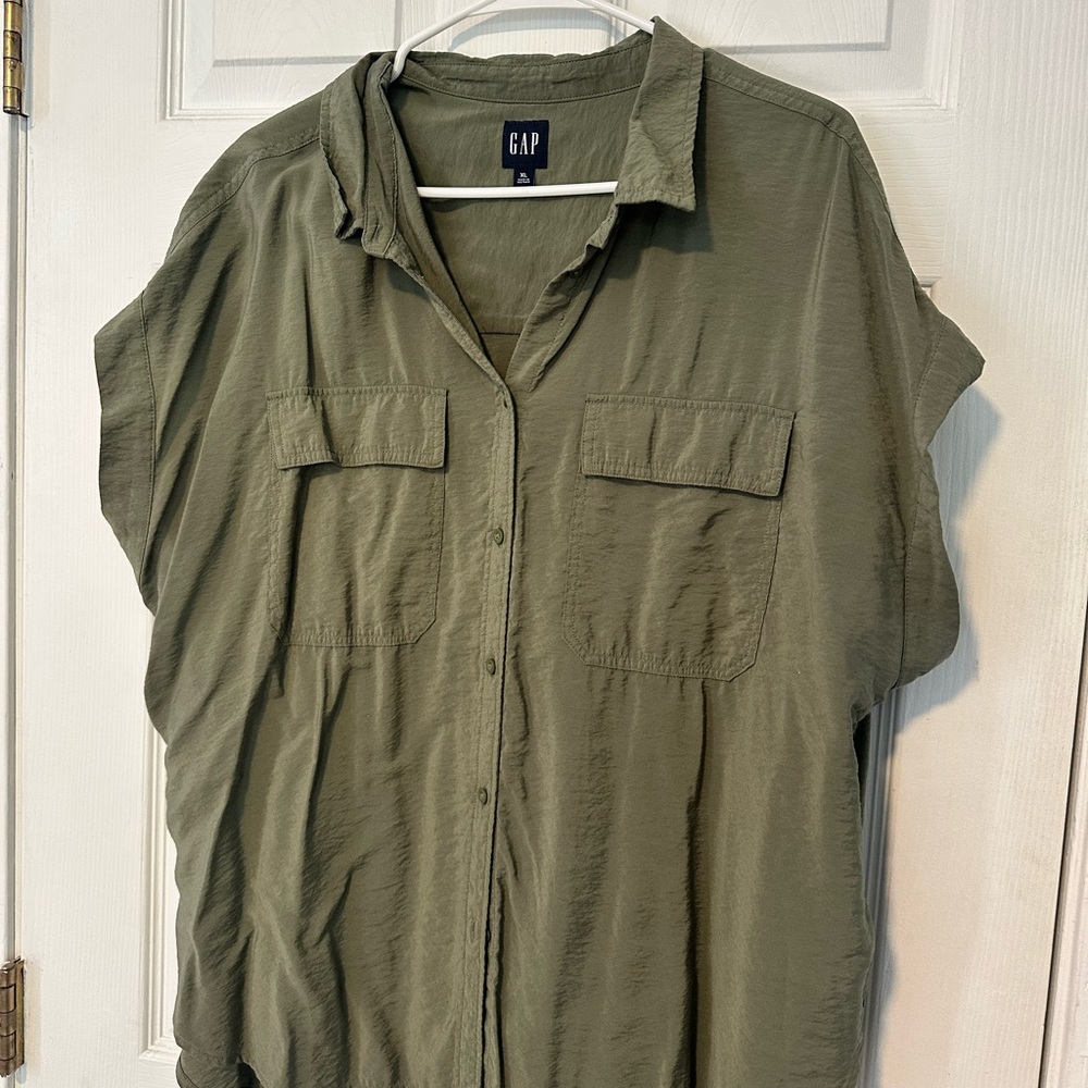 GAP Women’s Casual Khaki Button-Down Shirt